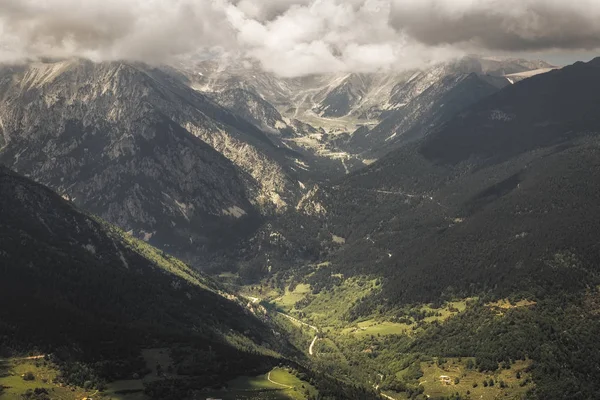 Coll D' Ares vackra landskap, katalanska Pyrenéerna — Stockfoto