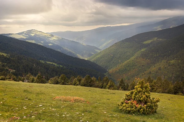 Coll d 'Ares vakre landskap, katalanske Pyreneer – stockfoto