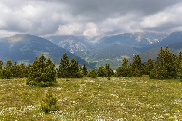 Coll d 'Ares vakre landskap, katalanske Pyreneer – stockfoto