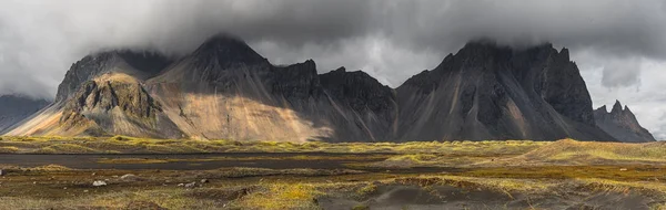 アイスランドのストクネス岬のヴェストラホルン山パノラマ — ストック写真