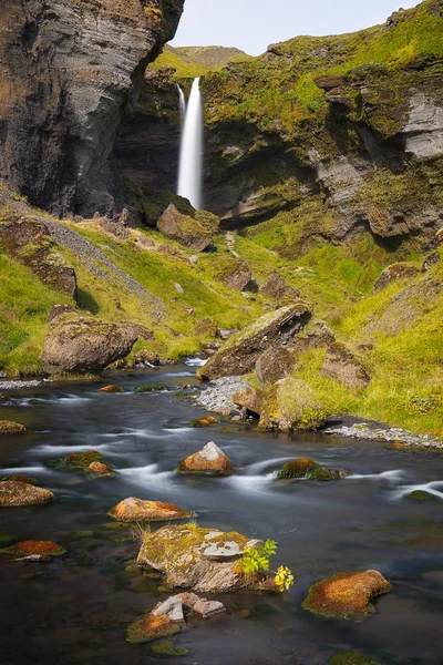 Kvernufoss Vattenfall i södra Island — Stockfoto