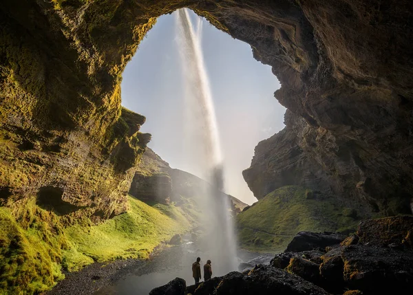 Kvernufoss vodopád jako zezadu, Island — Stock fotografie