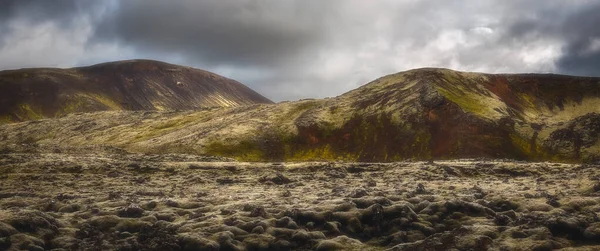 Вулканический ландшафт заповедника Рейкьянесфолквангур в Исландии — стоковое фото