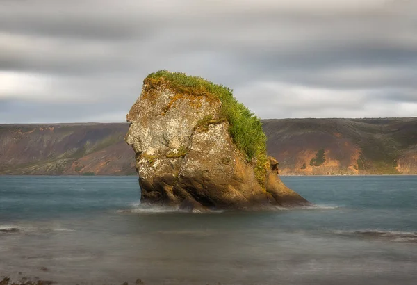 Indian Head, une formation rocheuse au lac kleifarvatn en Islande — Photo