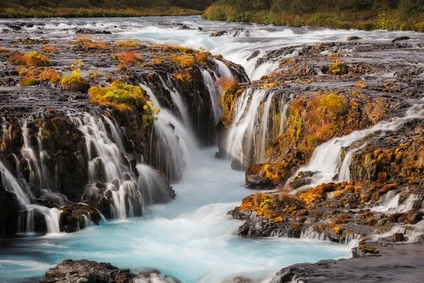 Wunderschöner Bruarfoss Wasserfall aus nächster Nähe, Island — Stockfoto