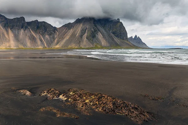 Montagna Vestrahorn sul promontorio di Stokksnes in Islanda — Foto Stock