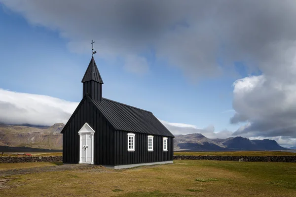 冰岛斯奈弗勒斯半岛布迪尔市的黑人教堂 — 图库照片