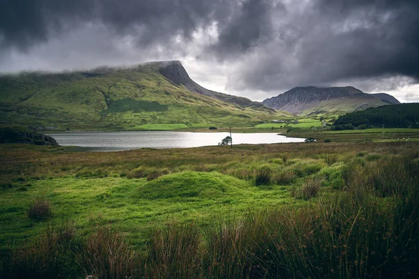 Δραματικό Τοπίο Συννεφιασμένο Στη Snowdonia Ουαλία — Φωτογραφία Αρχείου