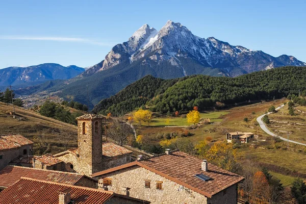 Das Dorf Gisclareny Und Der Ikonische Berg Pedraforca Hintergrund — Stockfoto