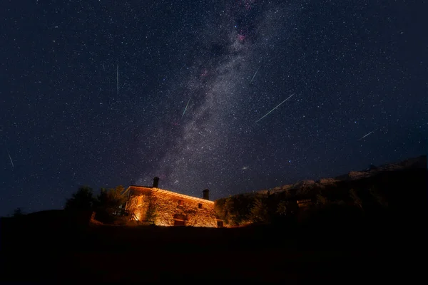 Perseid Meteor Shower Rural House — Stock Photo, Image