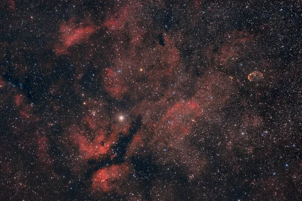 Arroud Czerwonej Mgławicy Sadr Gwiazdozbiorze Cygnusa — Zdjęcie stockowe