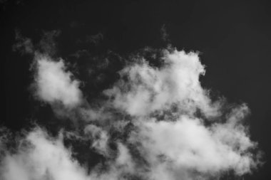 siyah ve beyaz bulutlar ve gökyüzü