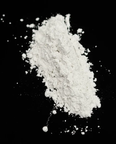 Λευκή Σκόνη Απομονωμένη Μαύρο Φόντο — Φωτογραφία Αρχείου
