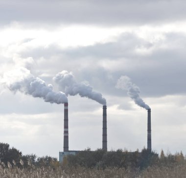 Huysuz gökyüzüne karşı tüten baca
