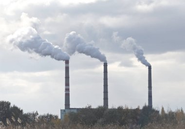 Huysuz gökyüzüne karşı tüten baca