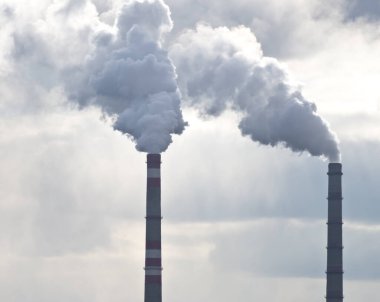 Huysuz gökyüzüne karşı tüten baca