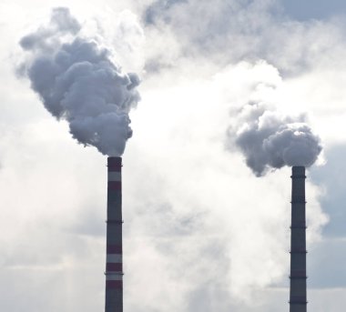 Huysuz gökyüzüne karşı tüten baca