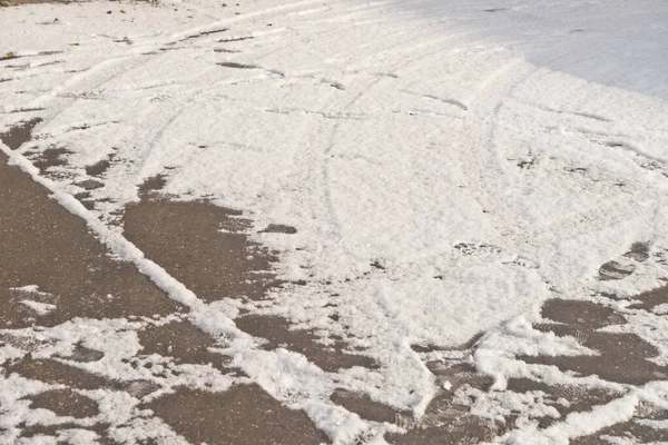 Empreintes Roues Pieds Dans Neige Fraîche — Photo