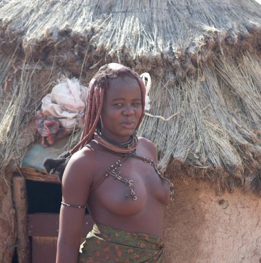 NAMIBIA - 28 Kasım 2016, Himba köyünde kadın