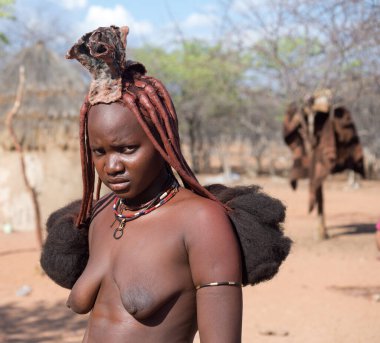 NAMIBIA - 28 Kasım 2016, Himba köyünde kadın