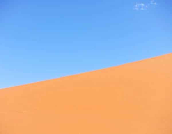 Sanddüne Mit Blauem Himmel — Stockfoto