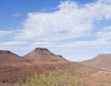 Namibya, Afrika 'da mavi gökyüzü ve tepeler