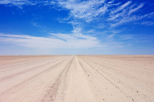 Camino Desierto Vacío Cielo Azul —  Fotos de Stock