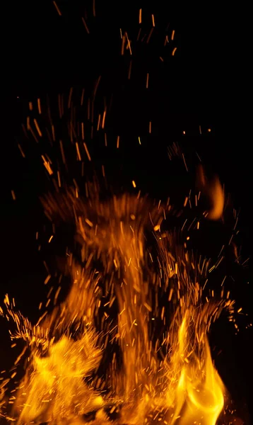 Flammes Feu Avec Étincelles Sur Fond Noir — Photo