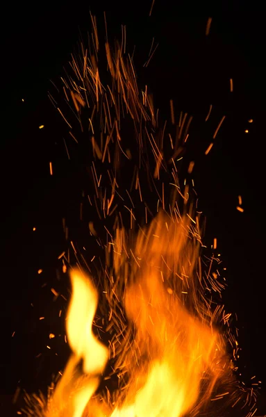 Flammes Feu Avec Étincelles Sur Fond Noir — Photo