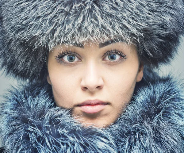 Young Beautiful Woman Fur — Stock Photo, Image
