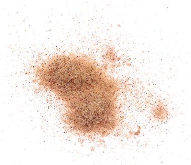 Beyaz arkaplanda izole kum