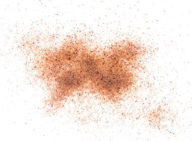 Beyaz arkaplanda izole kum