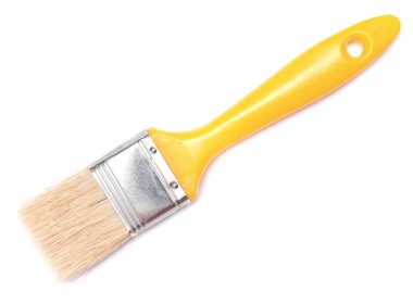 Beyaz arkaplanda yeni fırça izole edildi