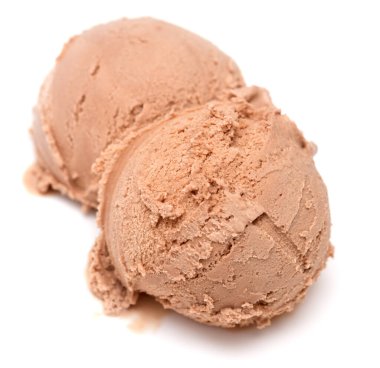 Beyaz arka planda izole edilmiş çikolatalı dondurma topları