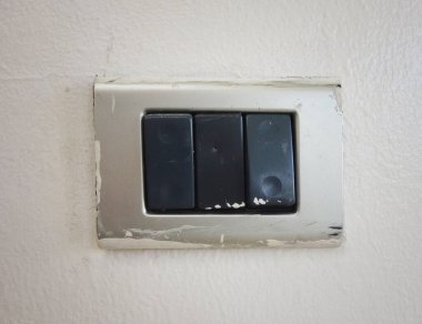 Eski bir elektrik düğmesini kapat