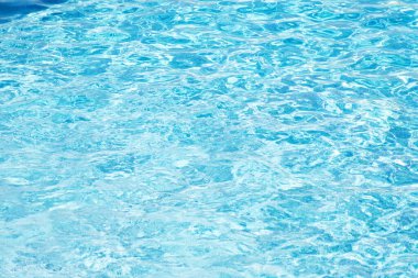Arka plan olarak havuz suyu