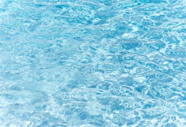 Arka plan olarak havuz suyu