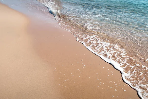 Onde Morbide Sulla Spiaggia Sabbiosa — Foto Stock