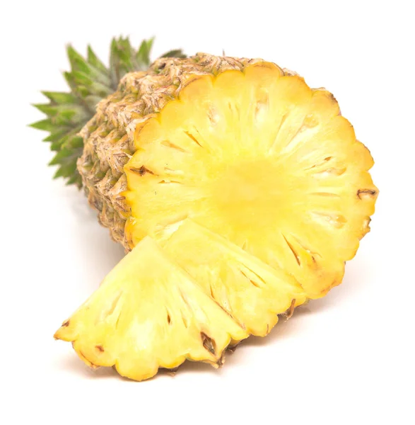 Olgun Ananas Beyazda Izole Edilmiş — Stok fotoğraf