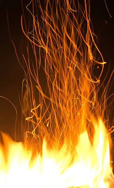 Brand Lågor Med Gnistor Svart Bakgrund — Stockfoto