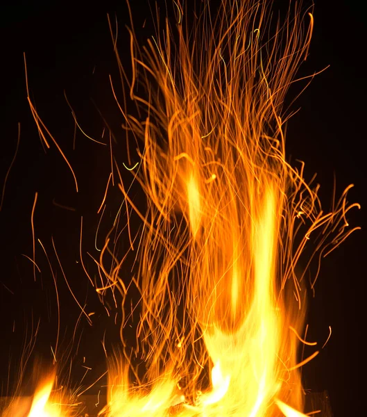 Brand Lågor Med Gnistor Svart Bakgrund — Stockfoto