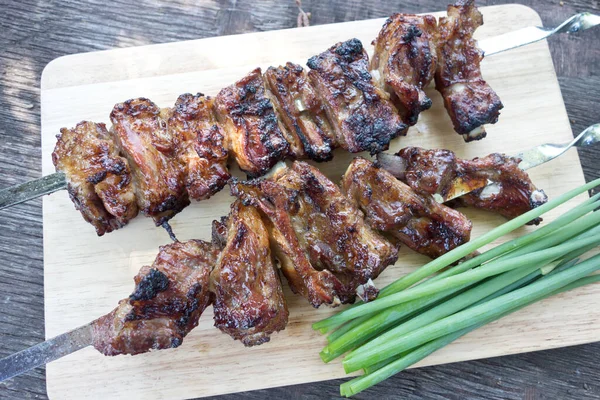 Costillas Parrilla Con Cebolla Verde —  Fotos de Stock