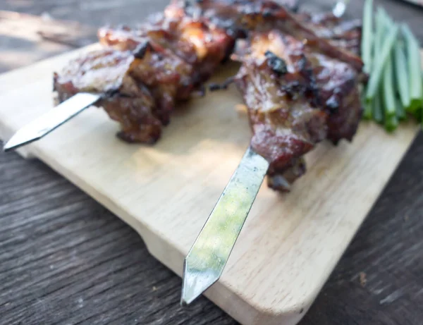 Grilled Ribs Green Onion Focus Skewer — Stock Photo, Image