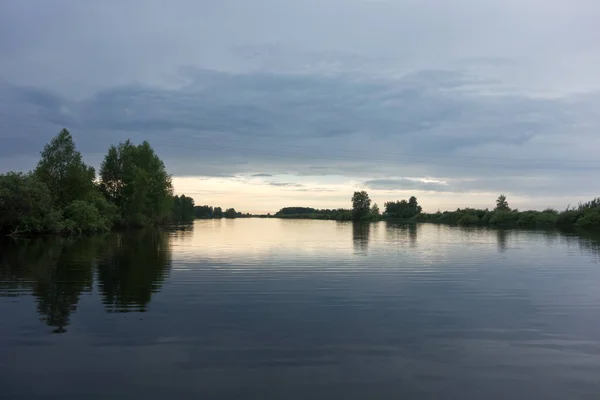 Зображення Вечора Над Озером — стокове фото