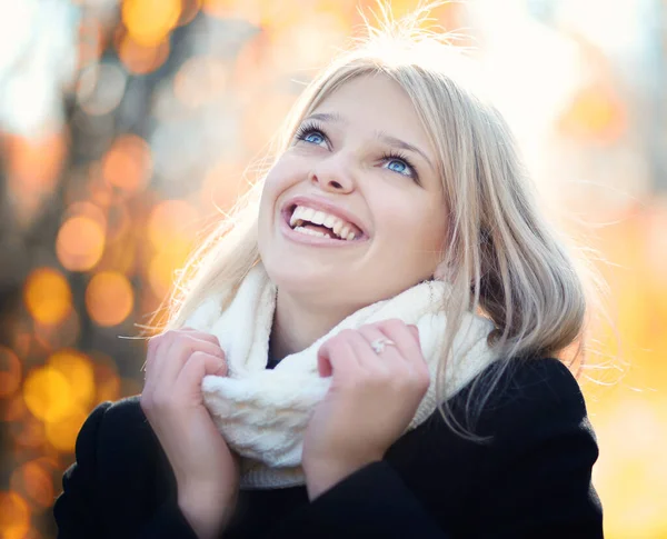 Retrato Otoño Joven Mujer Hermosa — Foto de Stock