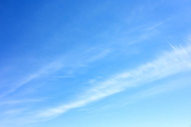 Arka plan olarak mavi gökyüzü