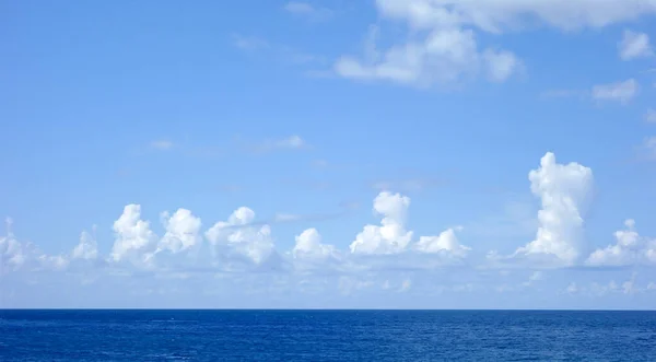 Krásné Moře Modrá Obloha — Stock fotografie
