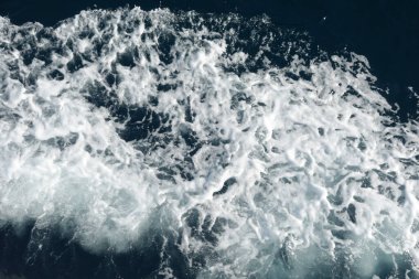 Arkaplan olarak okyanus suyu