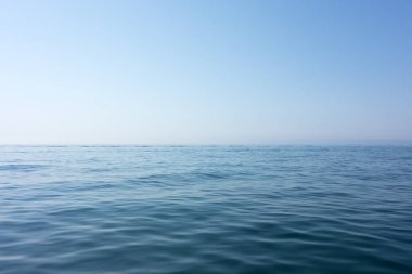 Güzel deniz ve mavi gökyüzü