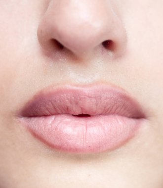 Güzel kadın yüzünün yakın çekimi.